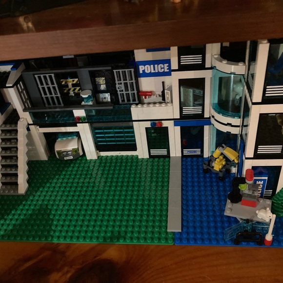 Lego lot. 50 sets plus. Over 3500.00 in retail cost. Complete with box and manua - Picture 12 of 16